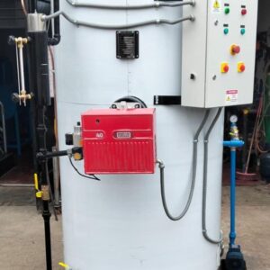 Caldera industrial equipada con quemador Riello 40