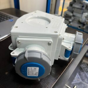 Caja combinada de tomacorrientes industriales Mennekes 16 A IP44